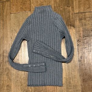 Women’s Gray Ribbed Sweater